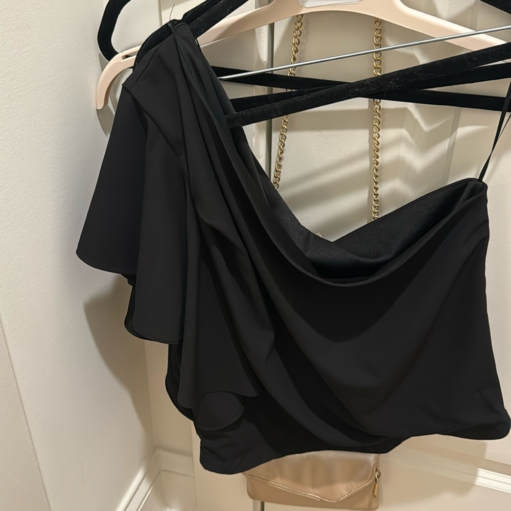 NWT ONE SHOULDER TOP